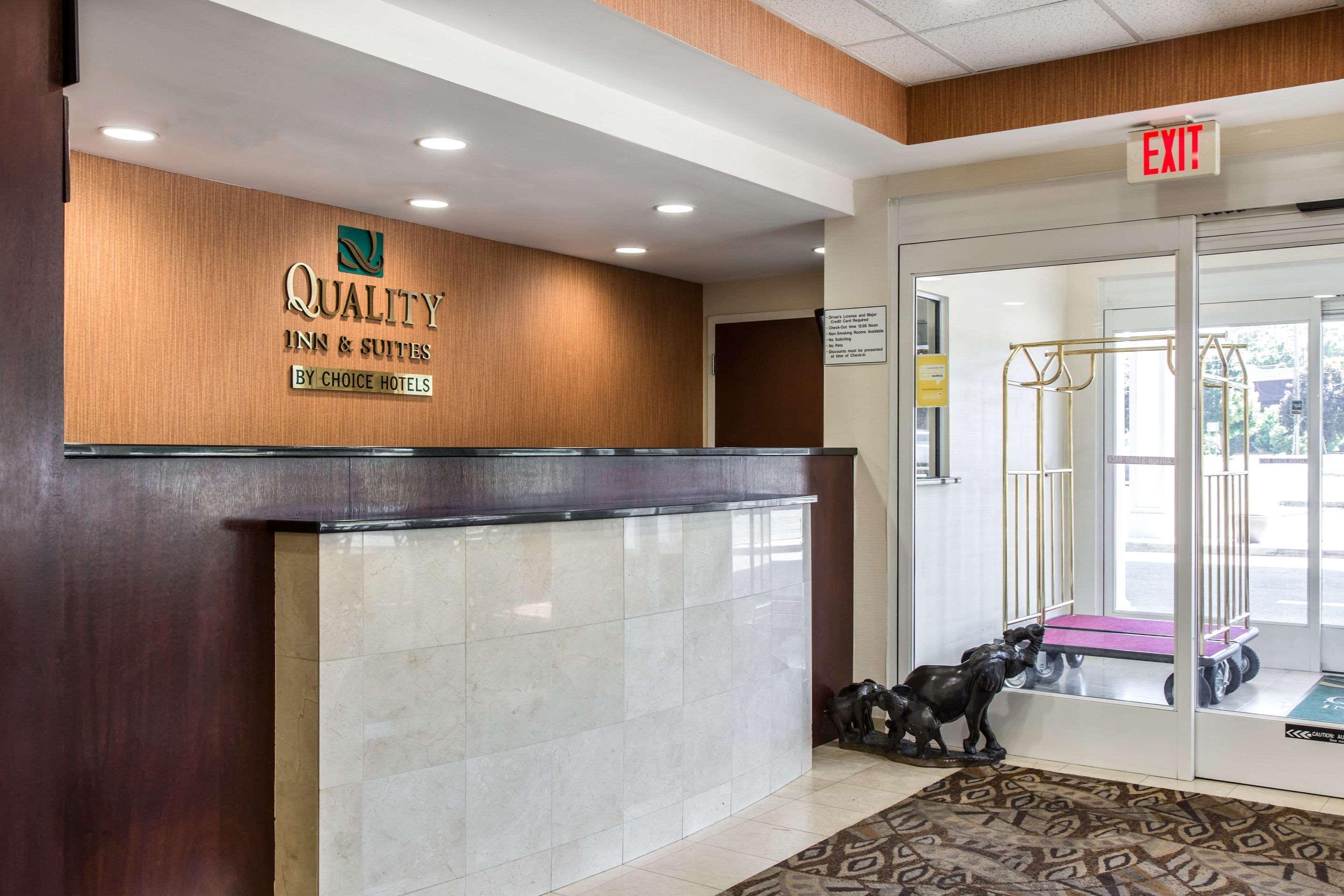 Quality Inn & Suites Danbury Near University Екстер'єр фото